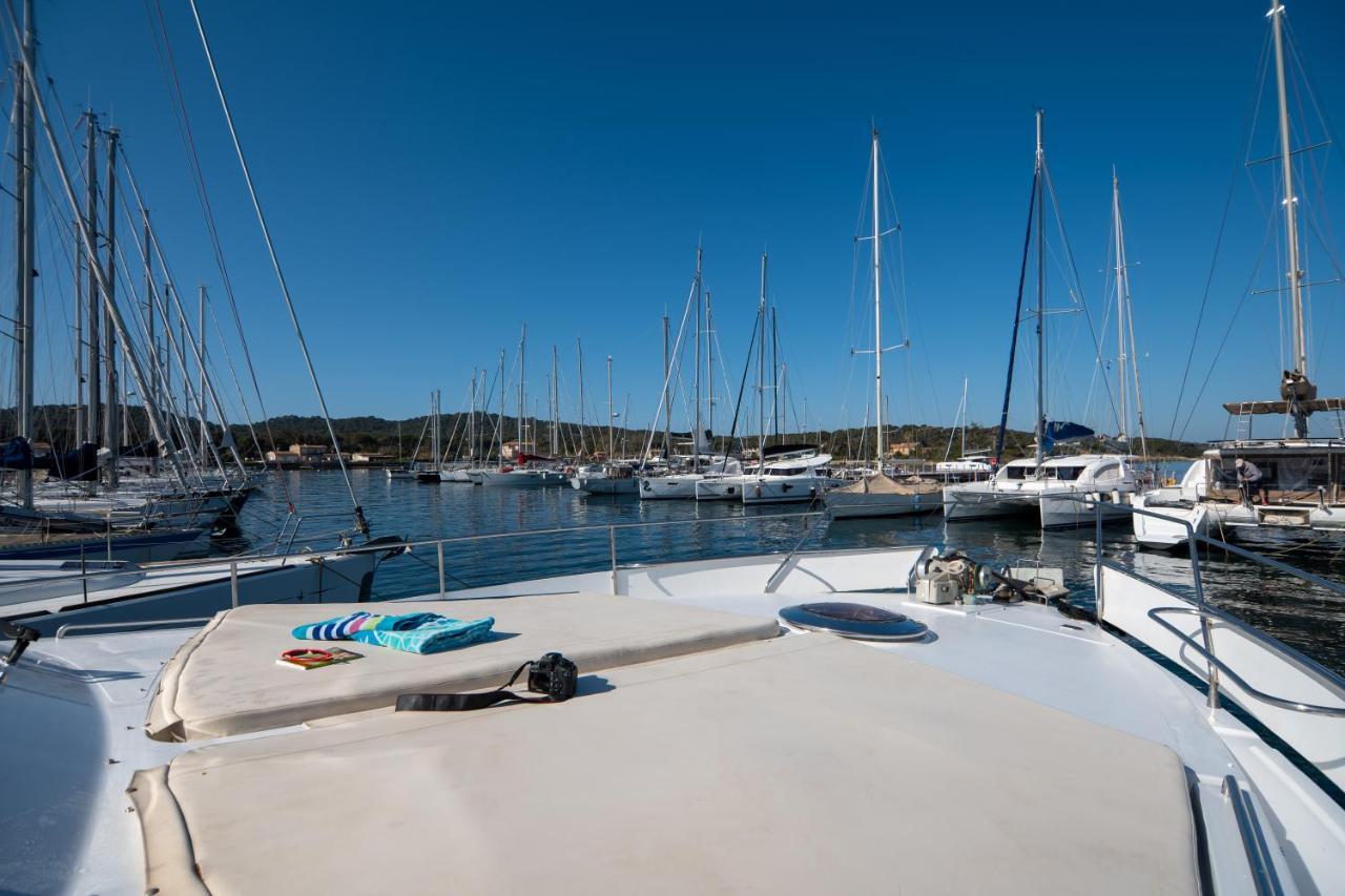 Hebergements Bateaux A Quai Porquerolles Exteriör bild
