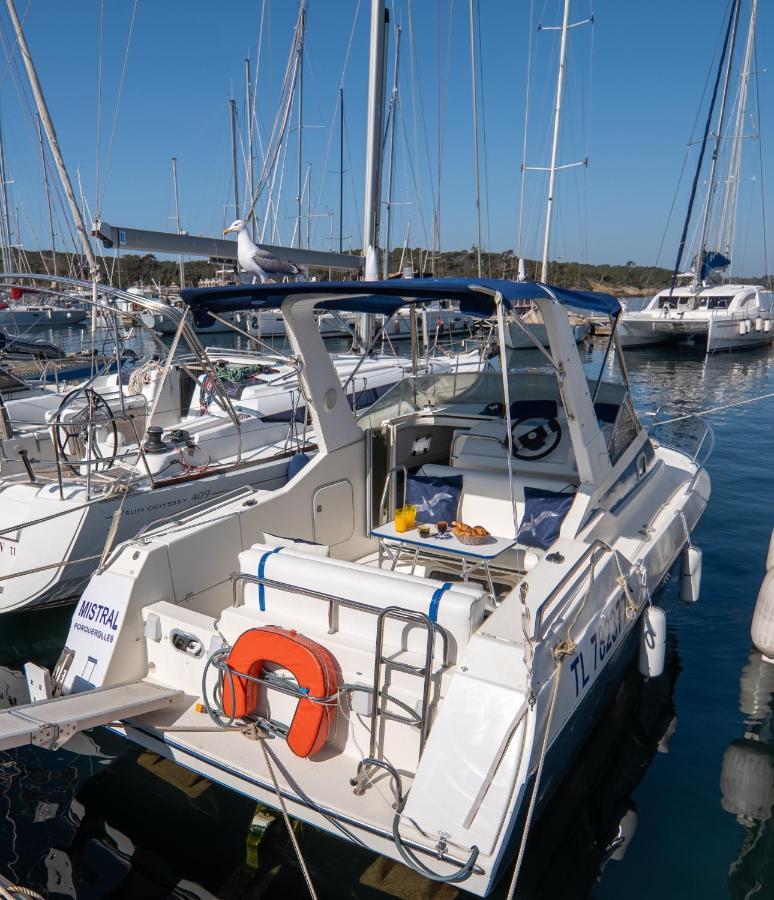 Hebergements Bateaux A Quai Porquerolles Exteriör bild