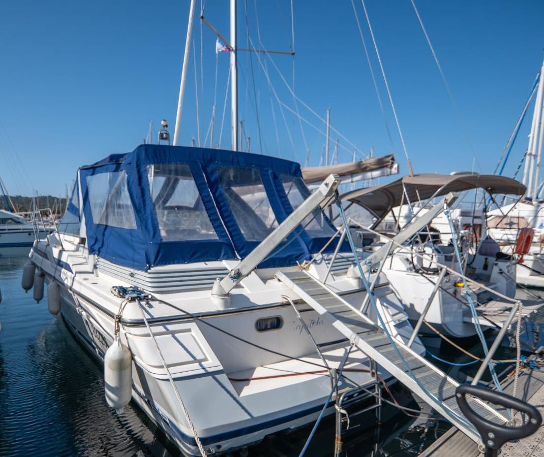 Hebergements Bateaux A Quai Porquerolles Exteriör bild