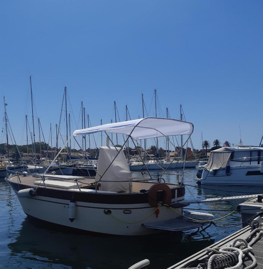 Hebergements Bateaux A Quai Porquerolles Exteriör bild